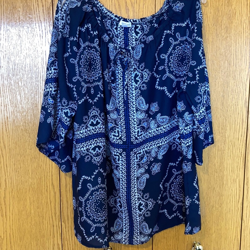 Westport paisley bandana cold shoulder (peekaboo) peasant top XL navy blue